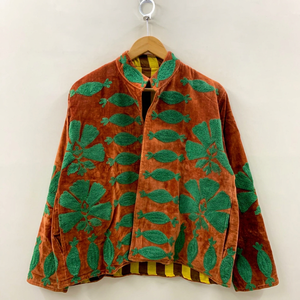Chaqueta de Terciopelo Marrón de Lujo Étnica India Hecha a Mano para Mujer, Elegante Chaqueta con Cuello Mandarín, Mangas Largas y Frente Abierto - Product Image 1