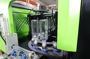 Machine <span class=keywords><strong>de</strong></span> soufflage <span class=keywords><strong>de</strong></span> bouteilles PET entièrement automatique DASSAW à 4 cavités <span class=keywords><strong>de</strong></span> haute précision – Solution d'extrusion-soufflage à grande échelle - Product Image 5