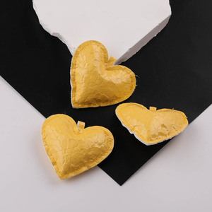 Dijes de cuero PU con forma de corazón, colores aleatorios, accesorios de joyería DIY para llaveros, colgantes, regalo unisex - Product Image 4