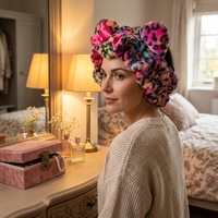 Grand bonnet en peluche imprimé léopard de 35 cm, doublé de satin, pour femme, avec oreilles d'animaux mignonnes en fausse fourrure, protection capillaire et nœud