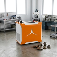 Nettoyeur laser portable Guoyuan 300W en forme de valise pour la restauration de meubles en bois et l'élimination de la peinture sur surfaces en bois.