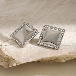 Pendientes de Acero Inoxidable Color Dorado con Incrustaciones de Diamantes Cuadrados, Estilo Simple y Minimalista para Mujer, Ideales para Aniversario - Product Image 4
