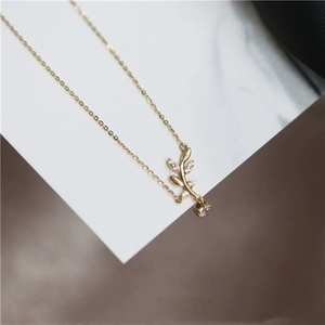 Colar Cristão Trendy em Prata Esterlina S925 com Banho de Ouro, Simples e Elegante, Pequeno Pingente de Folha de Ramos de Oliveira com Zircônia - Product Image 4