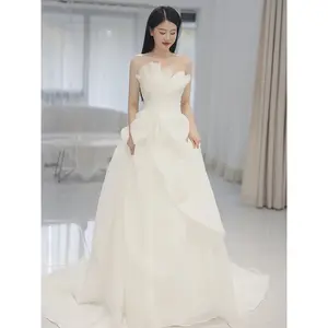 Vestido de novia ligero para el pecho 2023 nuevo Shopee Sudeste asiático francés Senior hilo principal tiro de viaje pequeño hilo simple fuera de la puerta