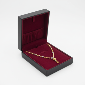 Hermoso Collar Dorado con Cuentas Alternadas y Colgante Central, Joyería Elegante y Ligera para Mujer, Ocasiones Especiales - Product Image 3