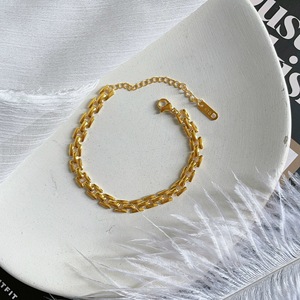 Pulsera de Cadena Cubana Moderna y Versátil para Mujer. Pulsera de Acero Inoxidable con Baño de Oro de 18K, Accesorio al por Mayor - Product Image 3