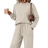 Ensemble de survêtement deux pièces personnalisé OEM pour femme : hauts à col roulé simulé et pantalon large à cordon de serrage avec poches