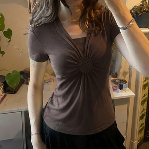 Camiseta de verano para mujer al por mayor, estilo Y2K vintage, con cuello en V, efecto dos piezas, tipo babydoll, linda, corte A - Product Image 4