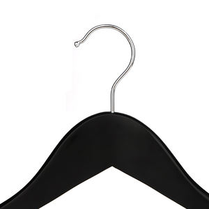 Boutique de mode Logo personnalisé Haute qualité Ensemble Top Noir Boutique Costume Cintres <span class=keywords><strong>en</strong></span> <span class=keywords><strong>bois</strong></span> pour vêtements - Product Image 3