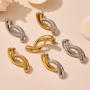 Joyería Directa de Fábrica, Pendientes Clásicos Chapados en Oro de 18k, Pendientes de Luna de Acero Inoxidable para Mujer, para Fiesta - Product Image 1