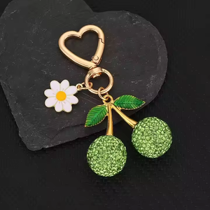 พวงกุญแจเชอร์รี่สีแดงดอกไม้สุดอินเทรนด์น่ารักสำหรับผู้หญิงจี้ตกแต่งกระเป๋าเครื่องประดับกุญแจรถอุปกรณ์เสริมพวงกุญแจดอกซากุระที่มีเสน่ห์ - Product Image 3