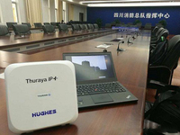 Thuraya IP + Terminal satellite compact à large bande 161 pays Couverture 444kbps Durable Ethernet et Module de communication GPS IP55