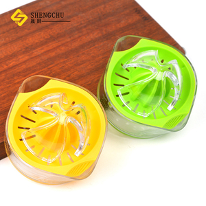 <span class=keywords><strong>4</strong></span> In <span class=keywords><strong>1</strong></span> Multifunctionele Handmatige Citroenpers Sinaasappel Grapefruit Citrus Rotatie Sap Pers Keukengerei - Product Image 3