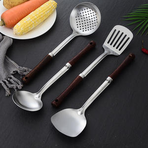 Ensemble d'ustensiles de cuisine en acier inoxydable avec manche en bois cuillère à soupe <span class=keywords><strong>passoire</strong></span> spatule vaisselle ustensiles ménagers en métal - Product Image 2