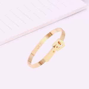 Pulsera de Acero Inoxidable Chapada en Oro para Mujer, Tipo Brazalete - Product Image 2