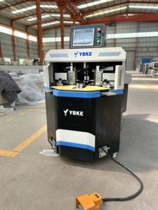 Machine de combinaison de profilés en aluminium à neuf axes, machine de sertissage d'angles en aluminium/machine de fabrication de fenêtres et de portes - Product Image 4