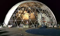 Grande tente dôme personnalisée Tente géodésique pour salle de réception VIP pour le glamping d'événements