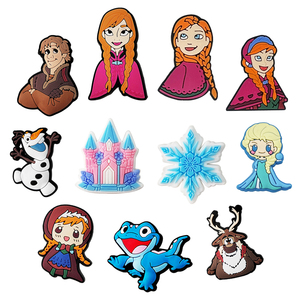 Bonitos abalorios de dibujos animados para zapatos congelados, <span class=keywords><strong>zuecos</strong></span> de PVC, pulsera, decoración, bolsa, accesorios de princesa de hielo, hebilla, abalorios para zapatos de Palacio para <span class=keywords><strong>zuecos</strong></span> - Product Image 1