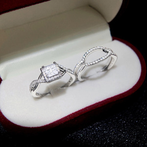 Anello con Zircone Taglio Quadrato per Donne, Elegante Gioiello da Dito alla Moda - Product Image 3