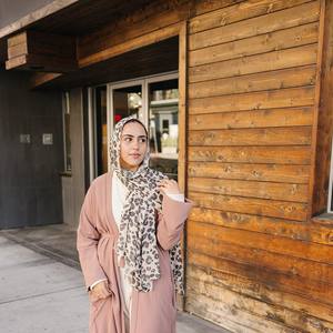 Australia Venta caliente Modal personalizado Sombreros Estampado de leopardo suave Niqab Hijab Rayón Algodón Bufandas Patrón floral Proveedor a granel - Product Image 6