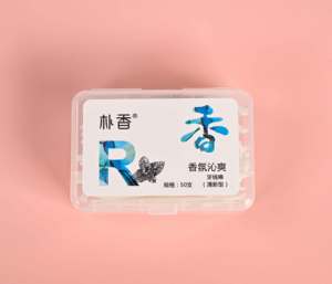 Un bâtonnet de <span class=keywords><strong>fil</strong></span> <span class=keywords><strong>dentaire</strong></span> aromatisé à la menthe fraîche, adapté aux adultes et aux enfants pour nettoyer leur bouche - Product Image 1