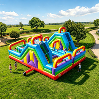 Structure gonflable pour enfants avec toboggan, aire de jeux extérieure, parcours d'obstacles, location pour fêtes et divertissement
