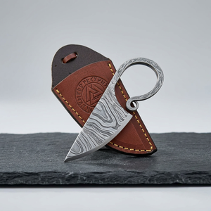 Couteau de cou EDC personnalisé forgé à la main en acier Damas, lame fixe, manche en bois, pointe de lance, 6 pouces, motif celtique - Product Image 3