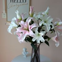 Großhandel Künstliche Blume 3-Köpfige PU Echt-Touch Lilie für Hochzeit Outdoor Heim Innen Dekoration Kunstblumen-Arrangement