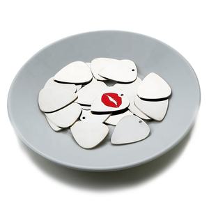 2025 nuevas innovaciones de acero inoxidable Metal personalizado impreso púas de guitarra parejas collar/llavero/pendientes con logotipo - Product Image 5