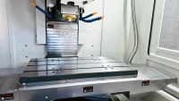 Pusat Pemesinan CNC Presisi Tinggi MT 600 Struktur Kompak Spindle Kecepatan Tinggi untuk Pemesinan Bagian Cetakan Aluminium dan Baja