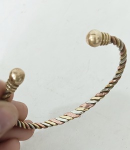 Pulsera Magnética Ajustable de Cobre Contemporánea con Elegante Brazalete para Hombres y Mujeres, Joyería de Moda y Regalos - Product Image 3