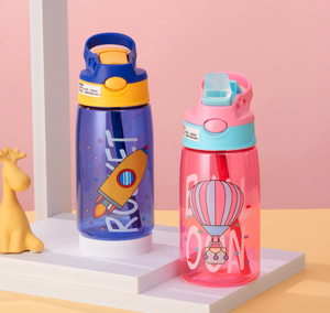 Linda Botella de Agua Infantil de Plástico con Estampado, con Pajita y Tapa Abatible, Reutilizable, para Niños, para la Escuela, Viajes y Actividades al Aire Libre - Product Image 3