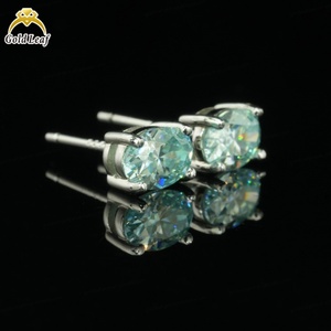 Boucles d'oreilles pendantes classiques unisexes en argent 925 plaqué or, moissanite taille ovale, parfaites pour les fiançailles, les fêtes, cadeau idéal - Product Image 2
