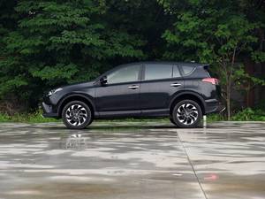 Toyota <span class=keywords><strong>RAV4</strong></span> AWD 4x4 essence 2018 d'occasion à prix abordable, idéale pour les conditions routières africaines, très demandée en Afrique, exportation vers l'Afrique - Product Image 3