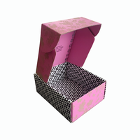 Cajas de envío rígidas de cartón corrugado de lujo impresas personalizadas para calcetines de laminación mate de materiales reciclados certificados