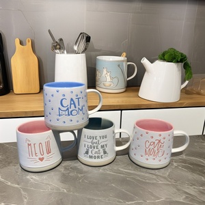 Logo chat et chien imprimé à la main couleur de la lumière intérieure et blanc mat extérieur avec fond <span class=keywords><strong>Engobe</strong></span> <span class=keywords><strong>céramique</strong></span> nouvelle tasse à café en porcelaine osseuse - Product Image 5