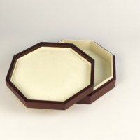 Boîte cadeau octogonale en bois foncé pour chocolats et dattes, doublure en velours, motif gravé au laser, logo personnalisé pour l'emballage de friandises du Ramadan et de l'Aïd