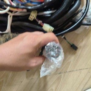 ชุดสายไฟหลักสำหรับรถขุดฮุนได 290-7A รุ่น 21N8-42013 12V  หุ้มฉนวน PVC ระดับ IP20 - Product Image 3
