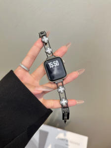 <span class=keywords><strong>Bracelet</strong></span> de montre intelligente en acier inoxydable de luxe pour femmes <span class=keywords><strong>Bracelet</strong></span> <span class=keywords><strong>fantaisie</strong></span> Trèfle strass étui pour <span class=keywords><strong>Apple</strong></span> 38mm 40mm 41mm 42mm 44mm 45mm - Product Image 6