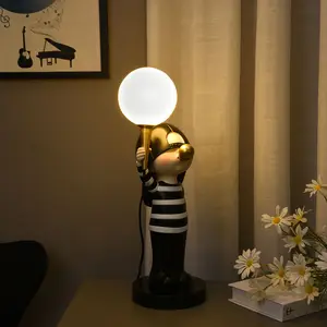 Polyresin Heimdekoration Lichtzubehör nordisches Harz Bubble Boy Skulptur Tischlampe Heimdekoration