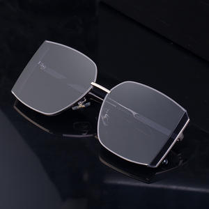 Gafas de Sol para Mujer Dl-D6361 con Marco Metálico, Lentes de Nailon Negras, Protección UV400 Clase 2, Diseño Moderno - Product Image 4