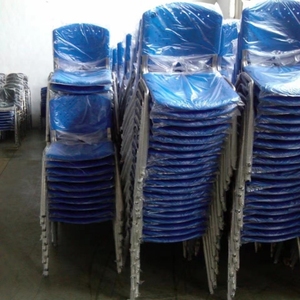 เก้าอี้ฝึกอบรมพลาสติกแบบซ้อนได้ เก้าอี้บรรยายพร้อมแท็บเล็ตเขียนหนังสือ โครงเหล็ก เก้าอี้นักเรียน เฟอร์นิเจอร์โรงเรียนคุณภาพสูง - Product Image 4