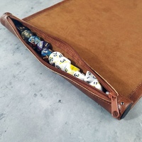Nouveau design de luxe, plateau à dés en cuir pour jeux de rôle Dungeons and Dragons DND, avec porte-dés à fermeture éclair
