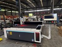 Machine de découpe laser à fibre Suda F3000A équipée d'un système de contrôle laser CNC professionnel pour une utilisation informatique plus facile