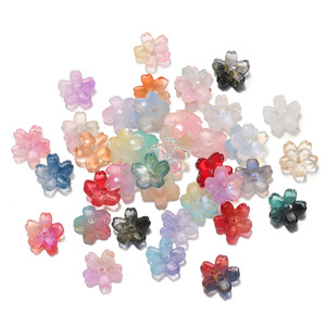 Cuentas de vidrio con degradado de color en forma de flor de cerezo para la fabricación de pulseras, cuentas sueltas de cristal de lampwork al por mayor. - Product Image 1