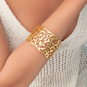 Brazalete Ancho de Estilo Europeo con Diseño de Hojas, Chapado en Oro de 18k, Ajustable, Joyería para Mujer - Product Image 1