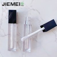 JIE MEI stock bouteille de brillant à lèvres clair et givré de haute qualité Long carré PET 5ML tube de baguette de brillant à lèvres de marque privée avec grand pinceau
