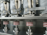 Machine de remplissage automatique linéaire pour détergent à lessive, shampoing, cosmétiques, bouteilles