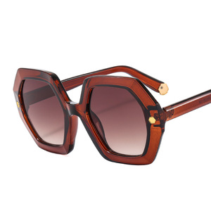 2024 nuevas gafas de sol de PC <span class=keywords><strong>hexagonales</strong></span> irregulares para hombres y mujeres gafas de sol de moda con remaches <span class=keywords><strong>hexagonales</strong></span> 9194 - Product Image 4