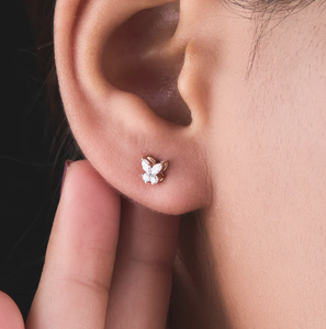 Boucles d'oreilles papillon exquises avec des accents de diamant bijoux brillants pour un usage quotidien et des fêtes d'Inde - Product Image 3